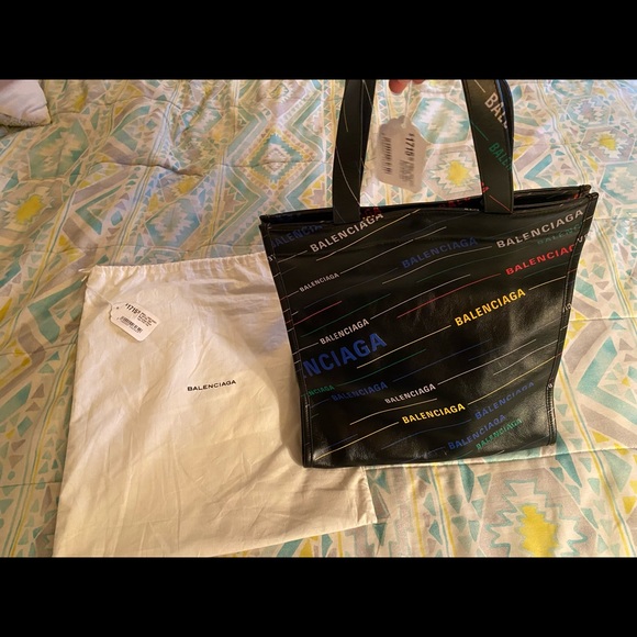 BRAND NEW BALENCIAGA 🌟 BLACK LEATHER MULTICOLORED LOGO TOTE BAG 👜!! - Picture 9 of 9
